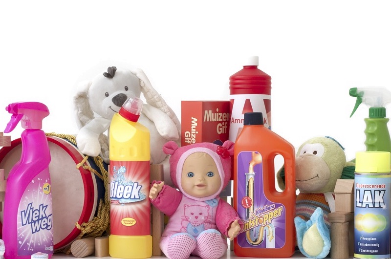 Helft jonge kinderen verkiest huishoudchemicaliën boven speelgoed