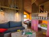 farmcamps-lodgetent-woonkamer-hooihuys-bed-speelhuis-kinderen.jpg