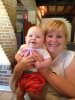 louise en mama lachen.jpg