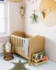 640_babykamer-trend-okergeel-kleur-ledikant-kinderkamer-mirjam-hart.jpg