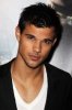 Mr-PERFECTO-taylor-lautner-30406493-396-594.jpg